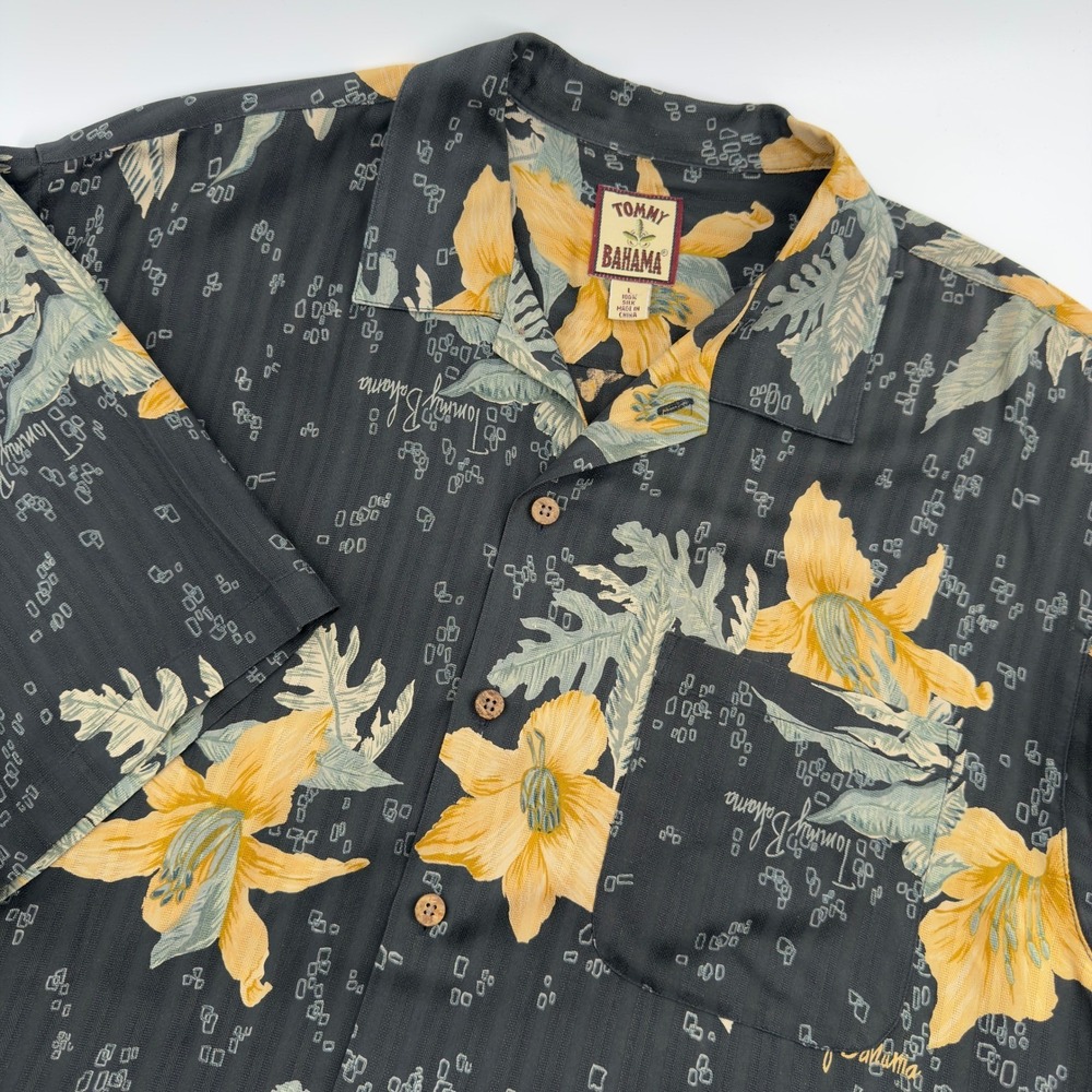 Tommy Bahama Mens Large Black Silk Floral Tropical Camp Shirt Short Sleeve Logo